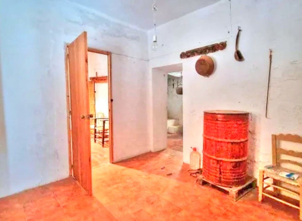 6 bedroom Townhouse for sale in Colmenar with garage - € 170,000 (Ref: 9969281)