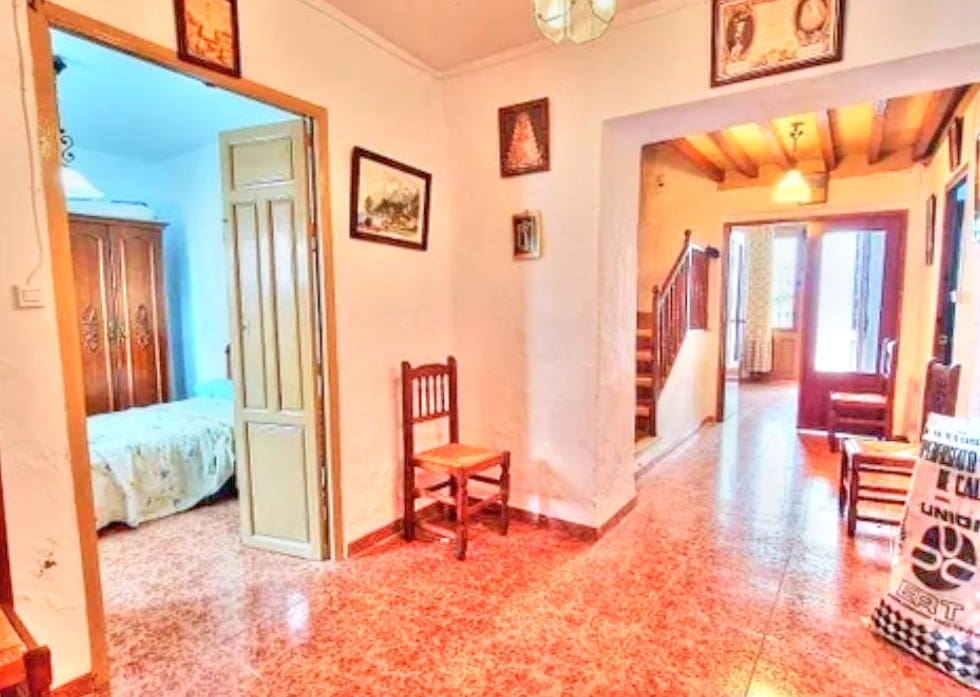 6 bedroom Townhouse for sale in Colmenar with garage - € 170,000 (Ref: 9969281)