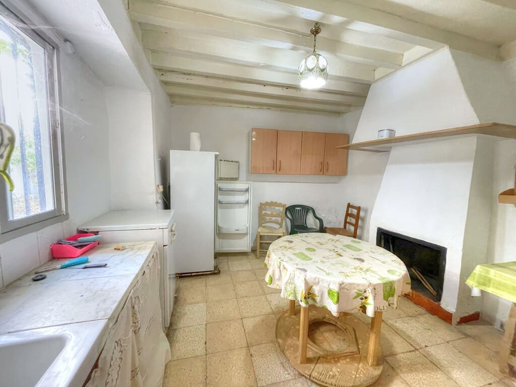 6 bedroom Townhouse for sale in Colmenar with garage - € 178,500 (Ref: 9969281)