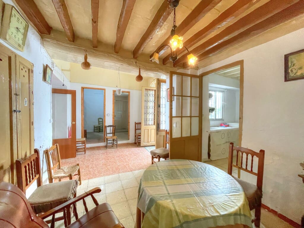 6 bedroom Townhouse for sale in Colmenar with garage - € 178,500 (Ref: 9969281)