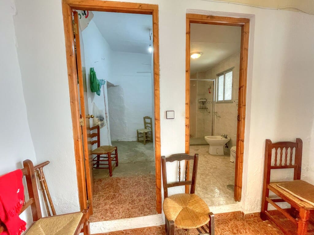 6 bedroom Townhouse for sale in Colmenar with garage - € 178,500 (Ref: 9969281)