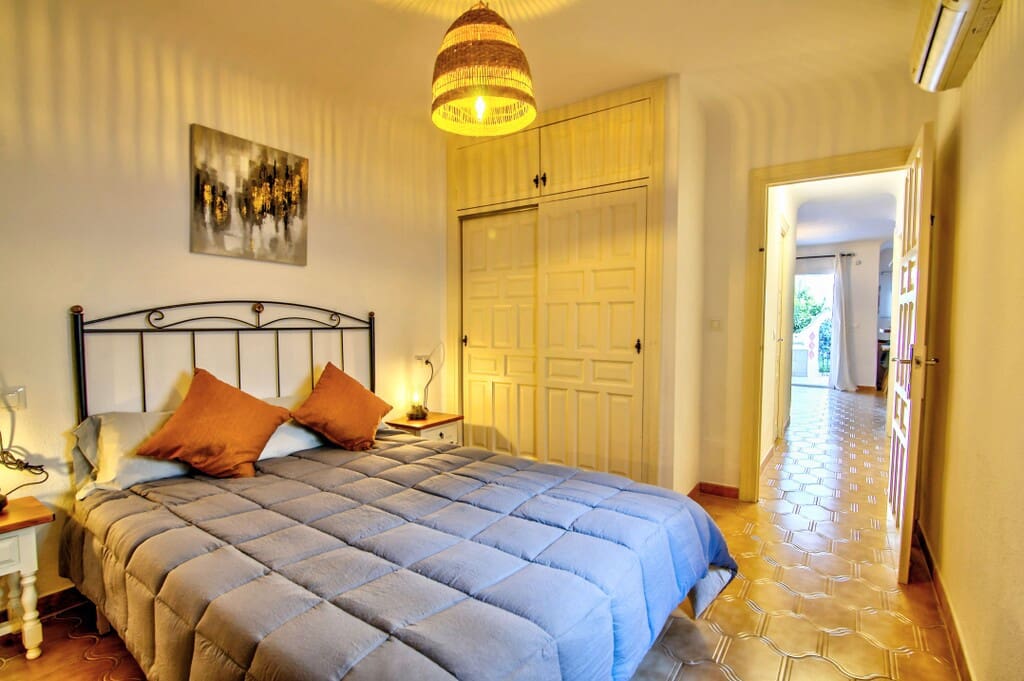 2 slaapkamer Flat te koop in Caleta de Velez met zwembad - € 295.000 (Ref: 9990282)