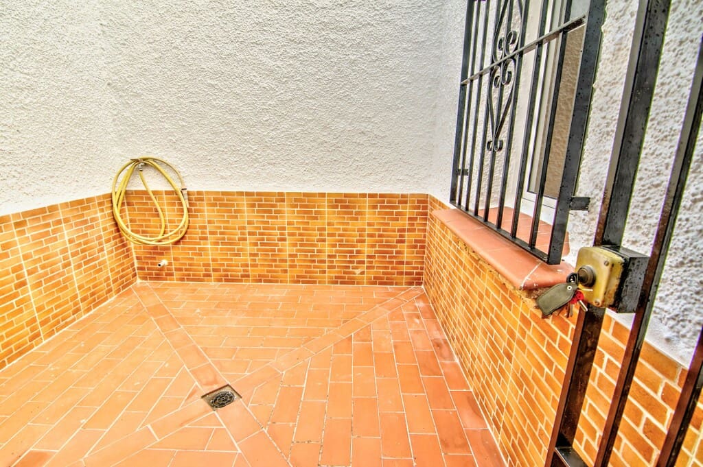 2 slaapkamer Flat te koop in Caleta de Velez met zwembad - € 295.000 (Ref: 9990282)