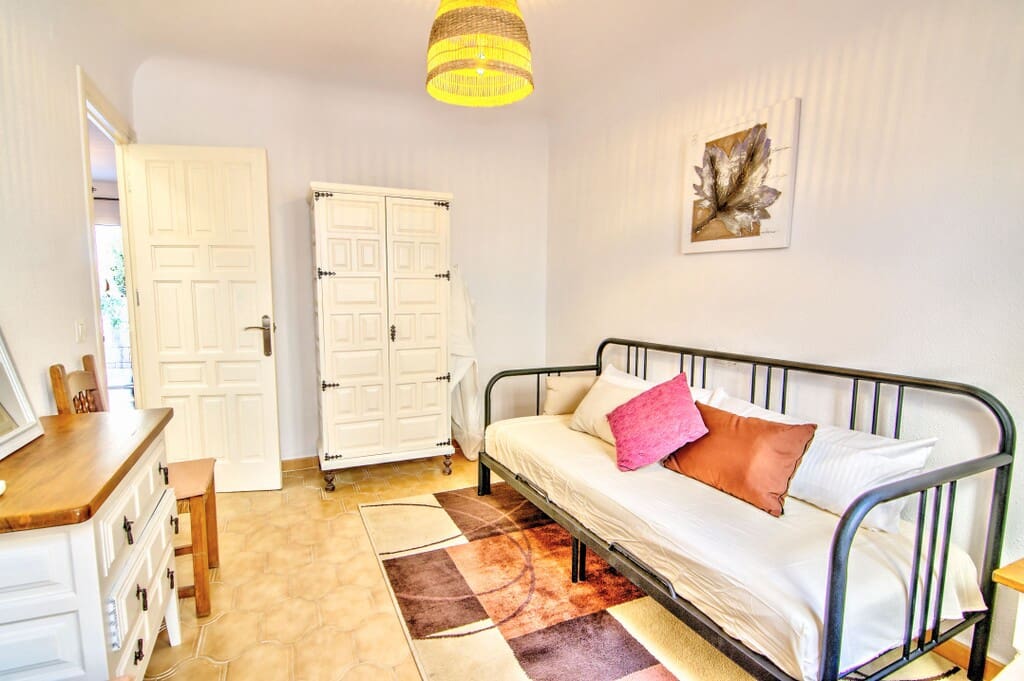 2 slaapkamer Flat te koop in Caleta de Velez met zwembad - € 295.000 (Ref: 9990282)