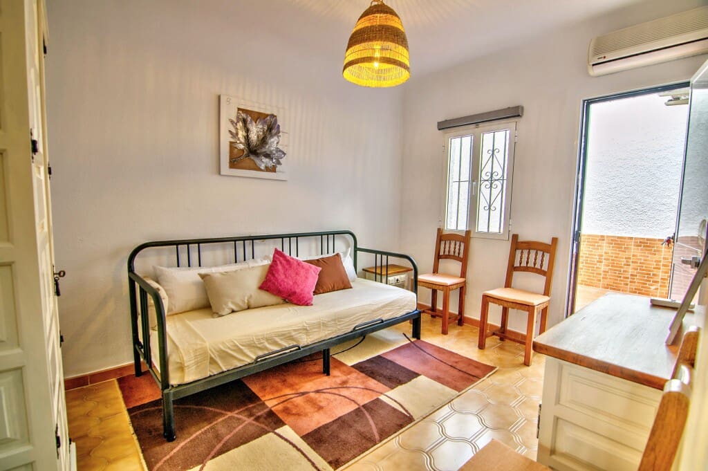2 slaapkamer Flat te koop in Caleta de Velez met zwembad - € 295.000 (Ref: 9990282)
