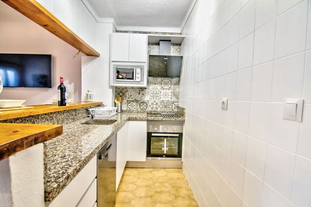 2 makuuhuone Asunto myytävänä paikassa Caleta de Vélez, Vélez-Málaga mukana uima-altaan - 295 000 € (Ref: 9990282)