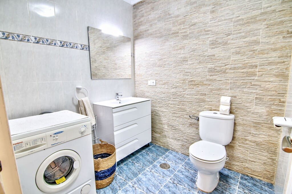 2 slaapkamer Flat te koop in Caleta de Velez met zwembad - € 295.000 (Ref: 9990282)