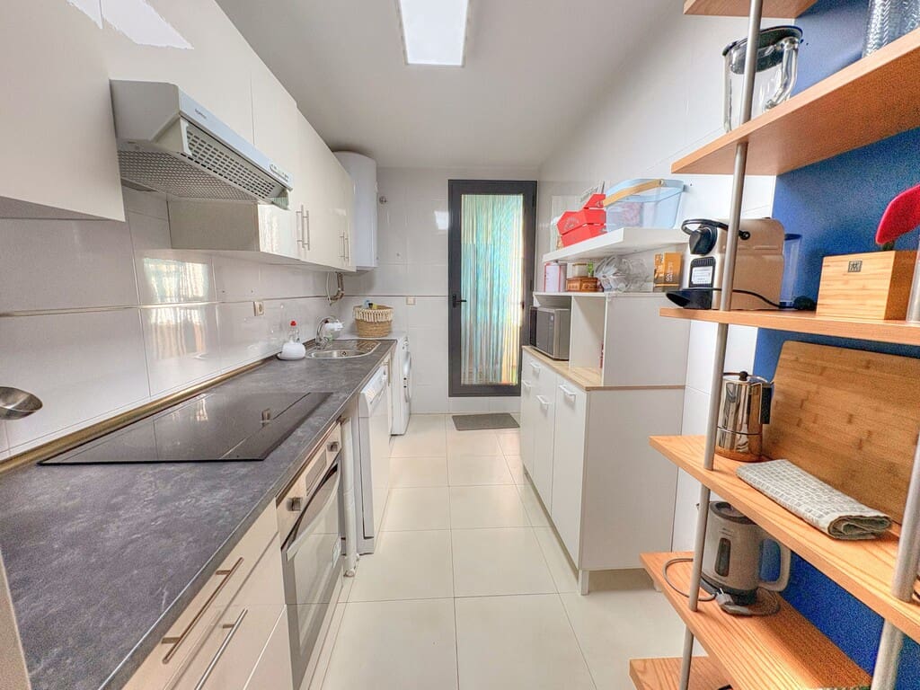 2 quarto Apartamento para arrendar em Benajarafe com piscina - 1 150 € (Ref: 9996694)