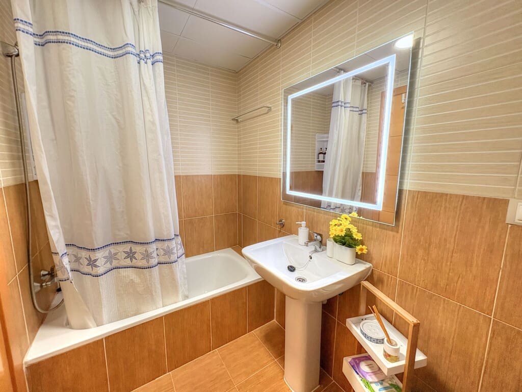 2 quarto Apartamento para arrendar em Benajarafe com piscina - 1 150 € (Ref: 9996694)