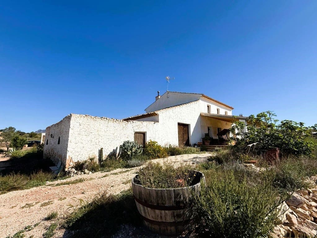 4 camera da letto Finca/Casa di Campagna in vendita in Pinoso con piscina - 199.000 € (Rif: 10060360)