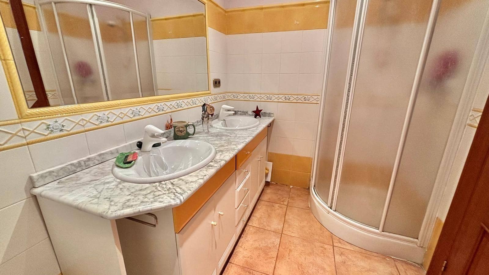 Casa de 5 habitaciones en Aspe en venta con garaje - 315.000 € (Ref: 10060384)
