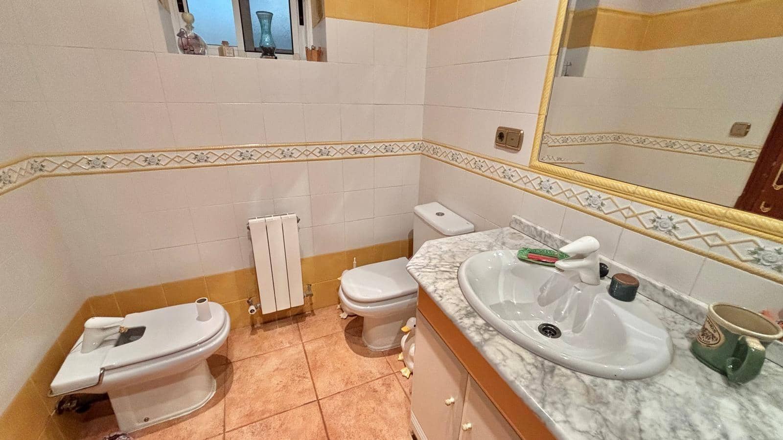 Casa de 5 habitaciones en Aspe en venta con garaje - 315.000 € (Ref: 10060384)