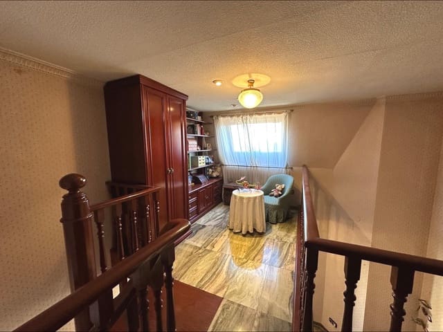 Casa de 6 habitaciones en Novelda en venta con piscina garaje - 435.000 € (Ref: 10060387)