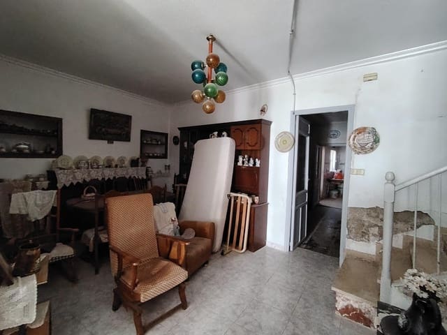 7 soveværelse Byhus til salg i La Romana med garage - € 107.260 (Ref: 10060392)