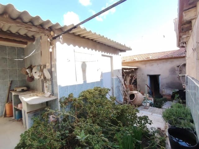 7 soveværelse Byhus til salg i La Romana med garage - € 107.260 (Ref: 10060392)