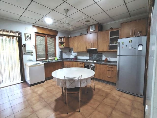 5 bedroom Villa for sale in Aspe with pool garage - € 355,000 (Ref: 10060395)