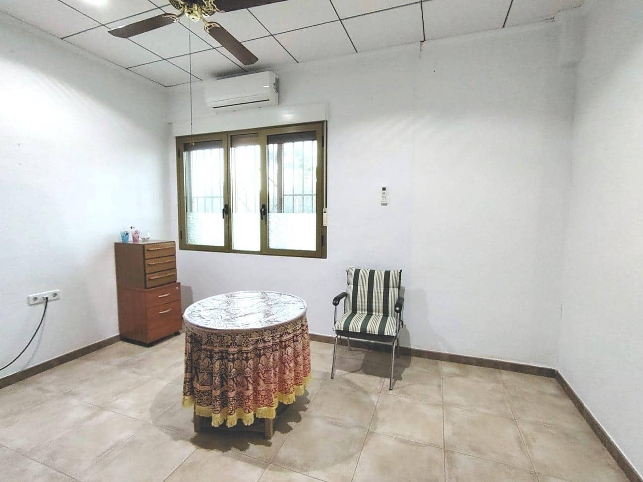 5 bedroom Villa for sale in Aspe with pool garage - € 355,000 (Ref: 10060395)