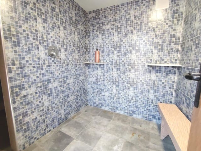 5 bedroom Villa for sale in Aspe with pool garage - € 355,000 (Ref: 10060395)