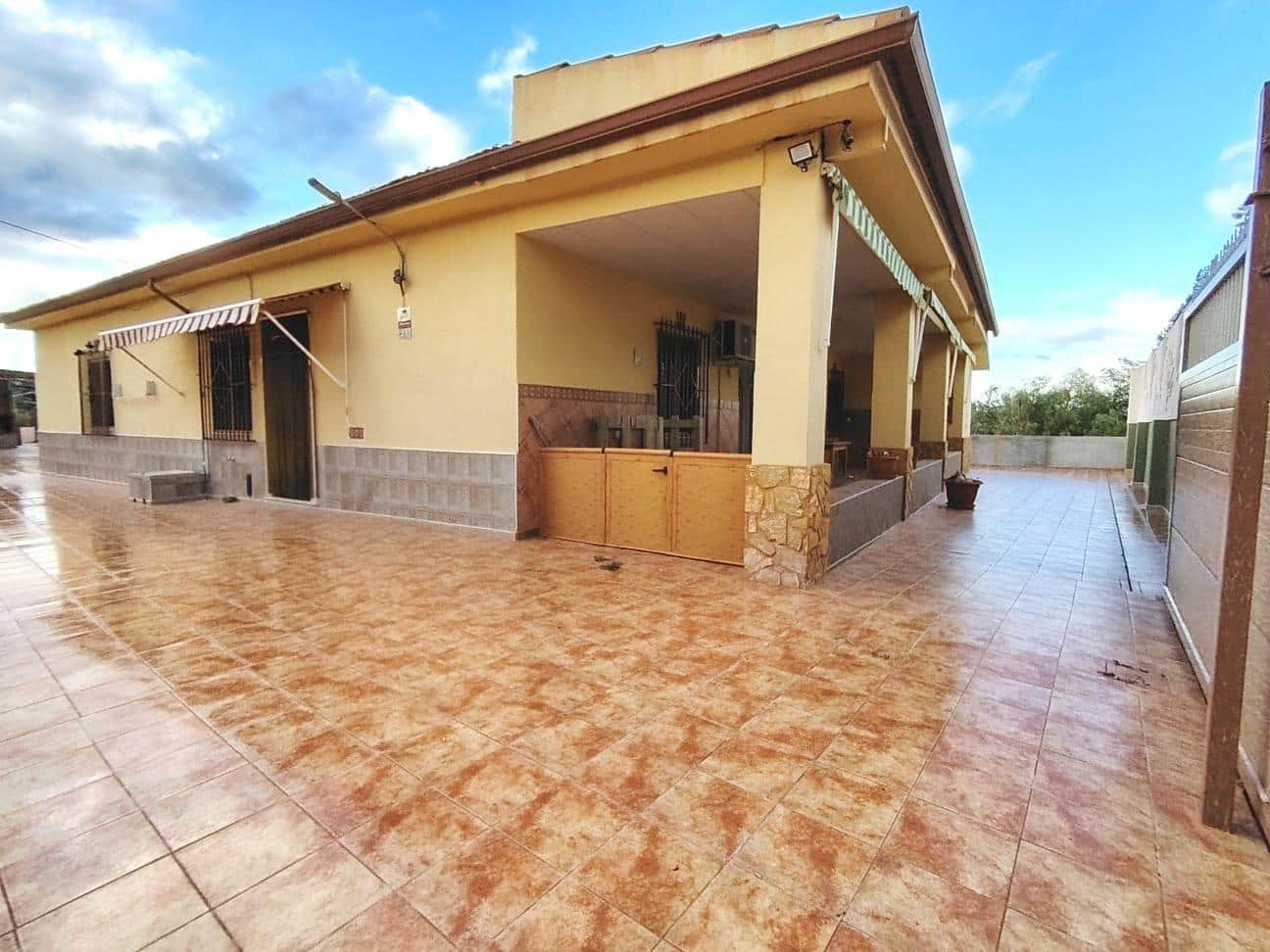 5 bedroom Villa for sale in Aspe with pool garage - € 355,000 (Ref: 10060395)