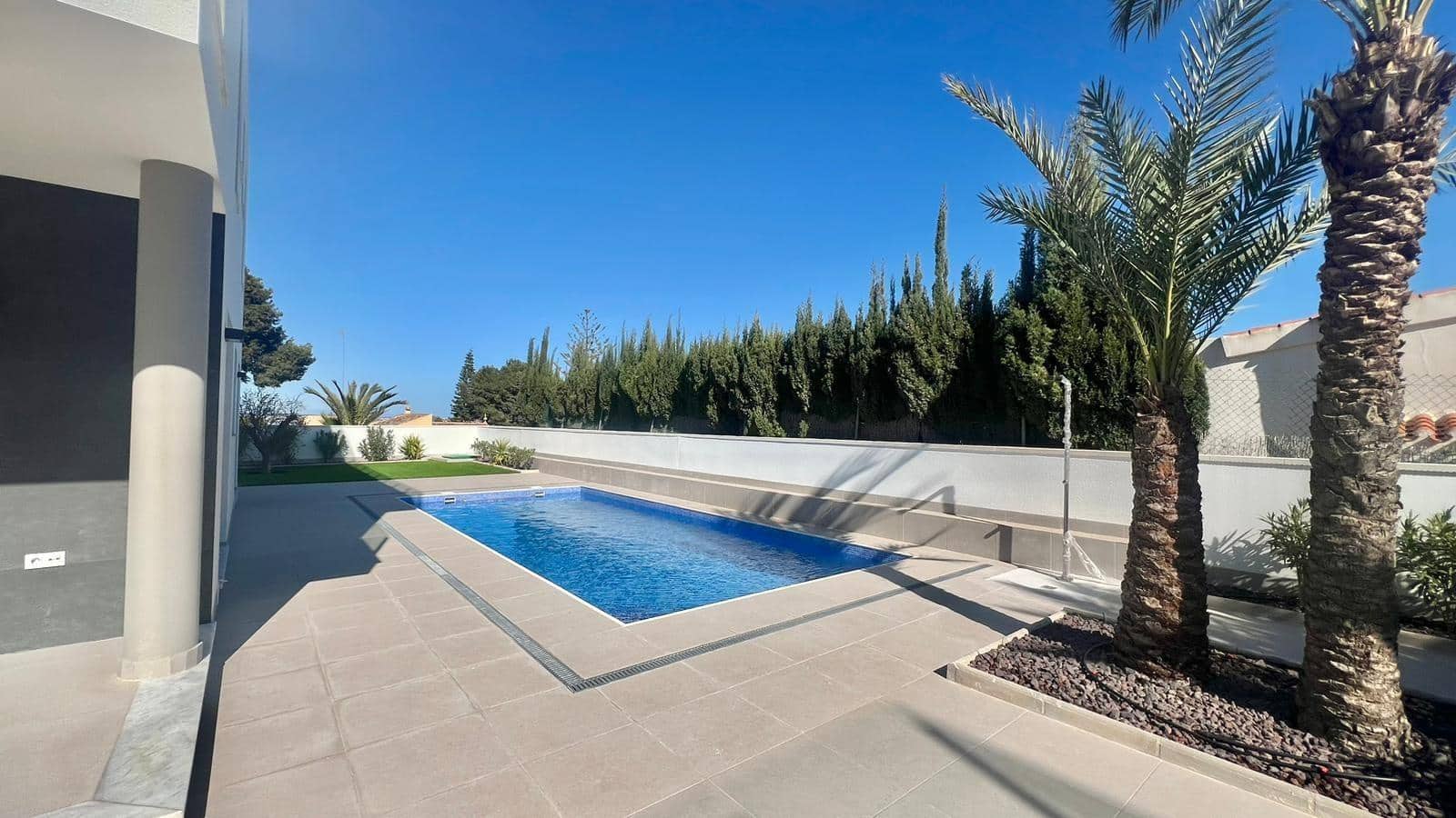 4 slaapkamer Villa te koop in Torrevieja met zwembad - € 650.000 (Ref: 10060448)