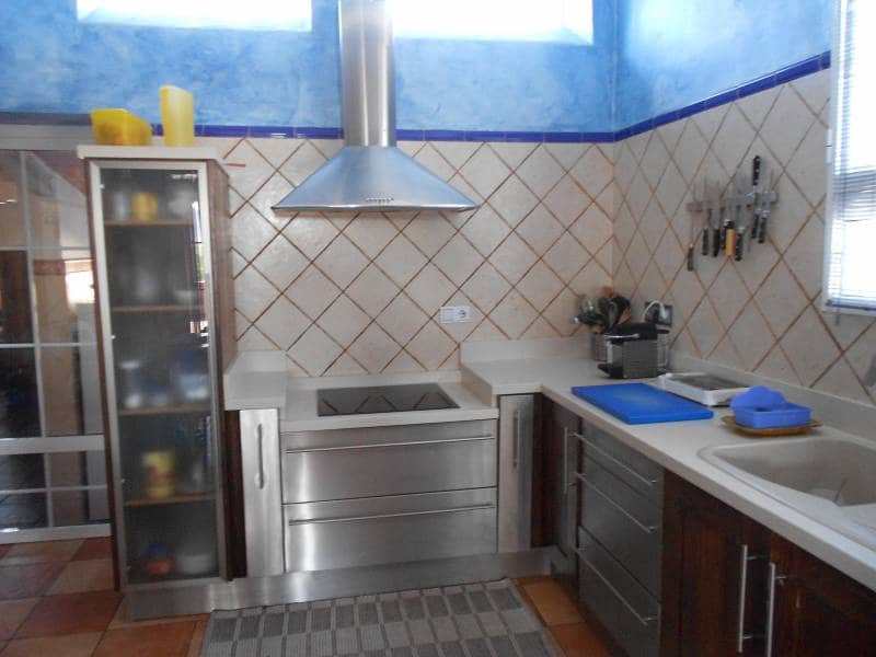 8 chambre Finca/Maison de Campagne à vendre à La Romana avec piscine garage - 800 000 € (Ref: 10060454)