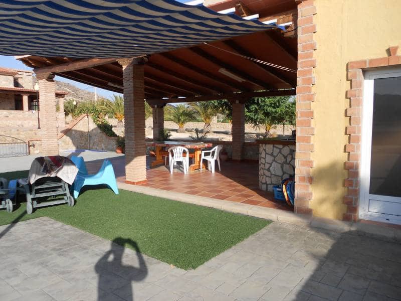 8 chambre Finca/Maison de Campagne à vendre à La Romana avec piscine garage - 800 000 € (Ref: 10060454)