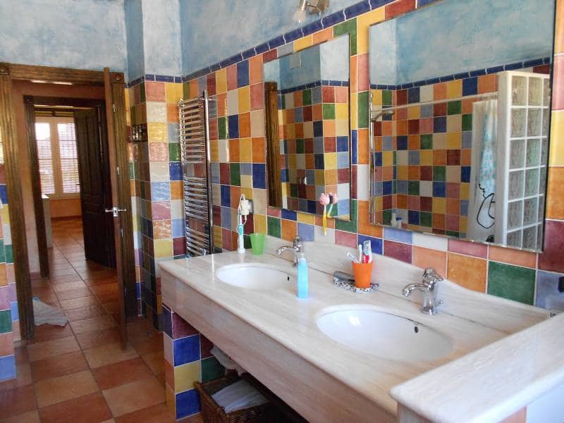 8 chambre Finca/Maison de Campagne à vendre à La Romana avec piscine garage - 800 000 € (Ref: 10060454)