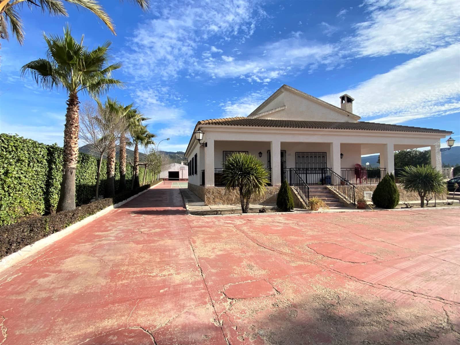 4 bedroom Finca/Country House for sale in Sax with pool garage - € 345,000 (Ref: 10060466)