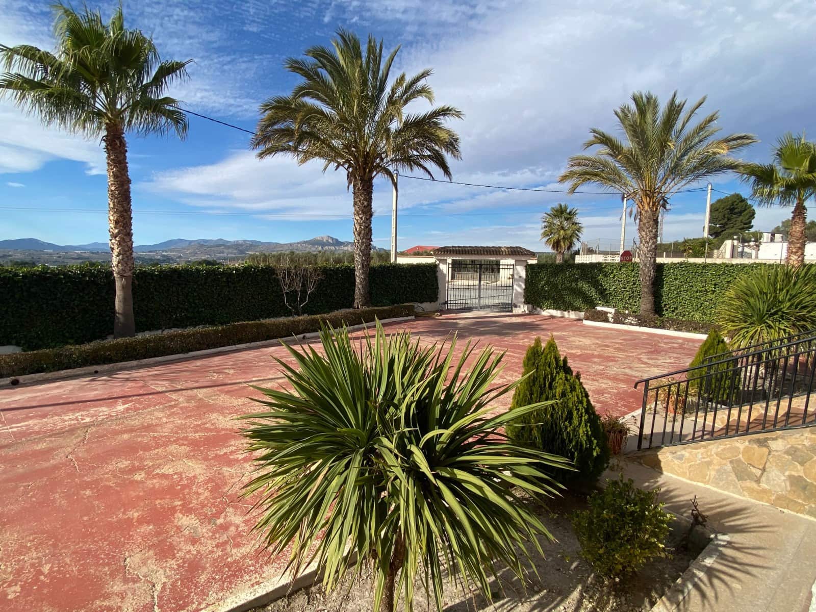 4 bedroom Finca/Country House for sale in Sax with pool garage - € 345,000 (Ref: 10060466)