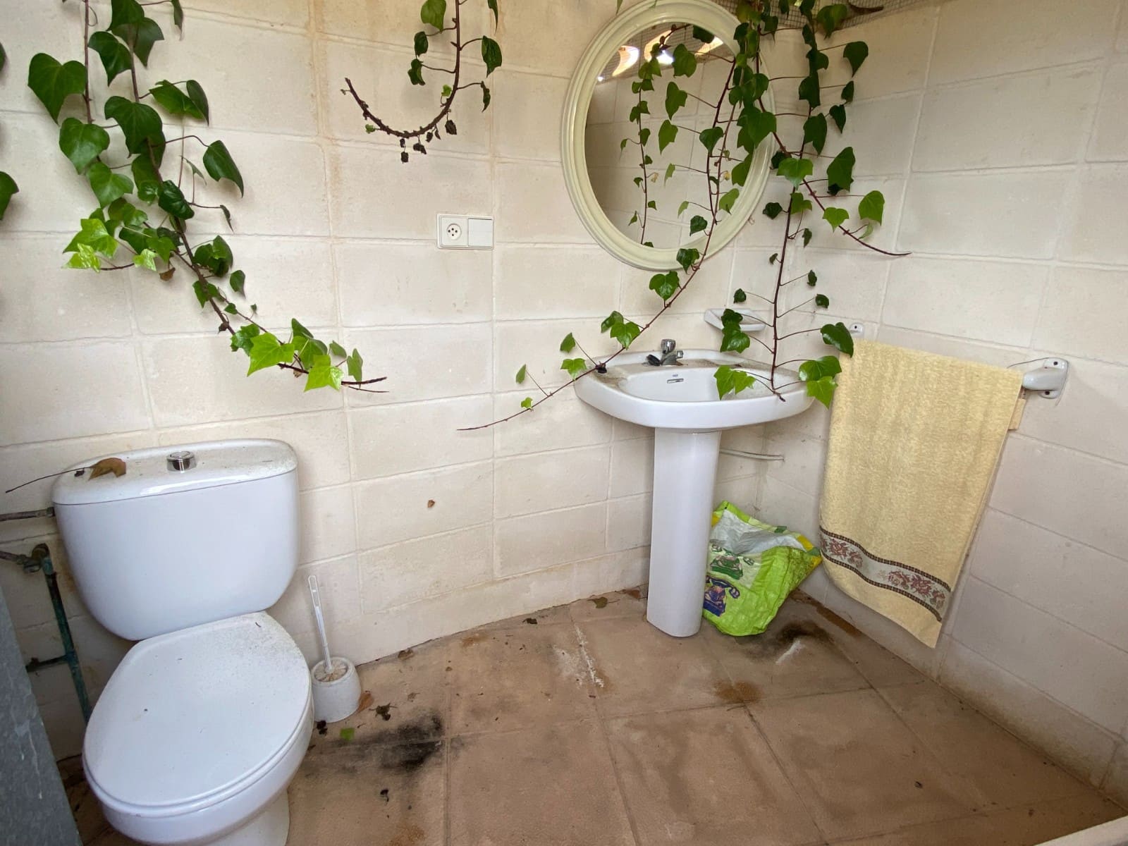 4 bedroom Finca/Country House for sale in Sax with pool garage - € 345,000 (Ref: 10060466)