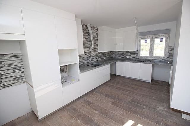 3 sypialnia Finka/Dom wiejski na sprzedaż w Pinoso z basenem garażem - 375 000 € (Ref: 10072653)