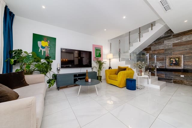 3 quarto Casa em Banda para venda em Villamartin, Orihuela com piscina - 315 000 € (Ref: 10072673)