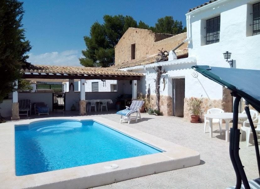 5 slaapkamer Finca/Landhuis te koop in Pinoso met zwembad garage - € 299.995 (Ref: 10111812)