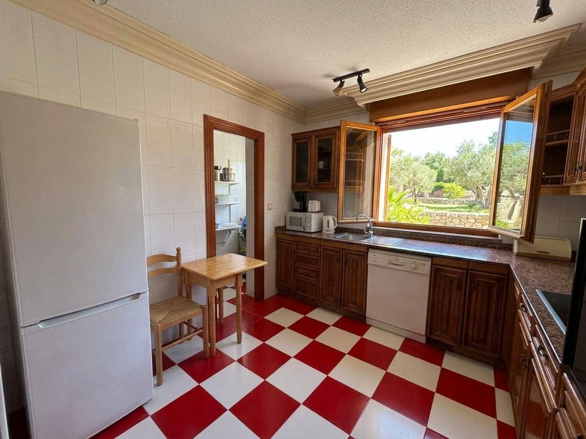 4 bedroom Villa for sale in Aspe with pool - € 257,500 (Ref: 10111820)