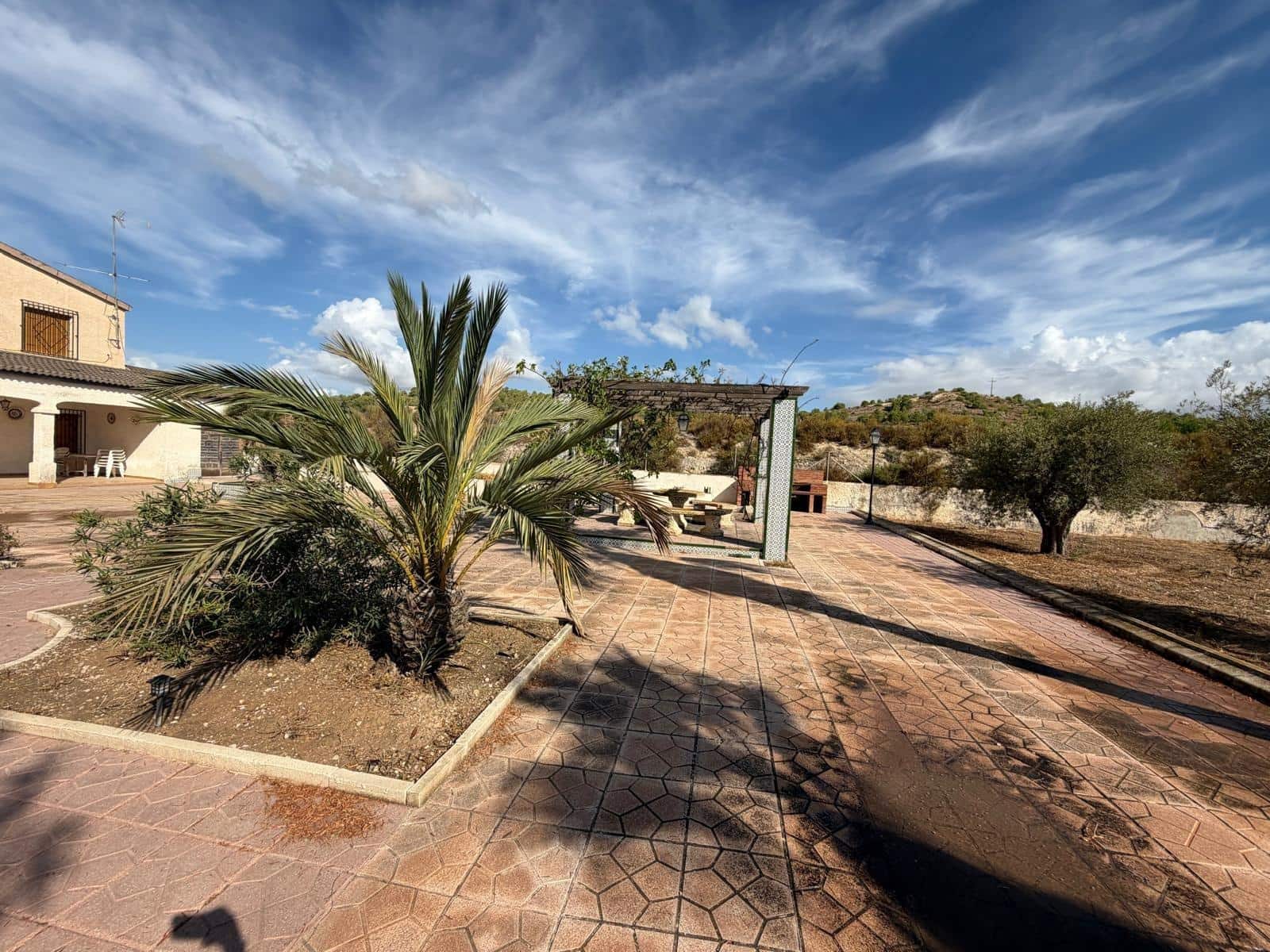 4 bedroom Villa for sale in Aspe with pool - € 257,500 (Ref: 10111820)