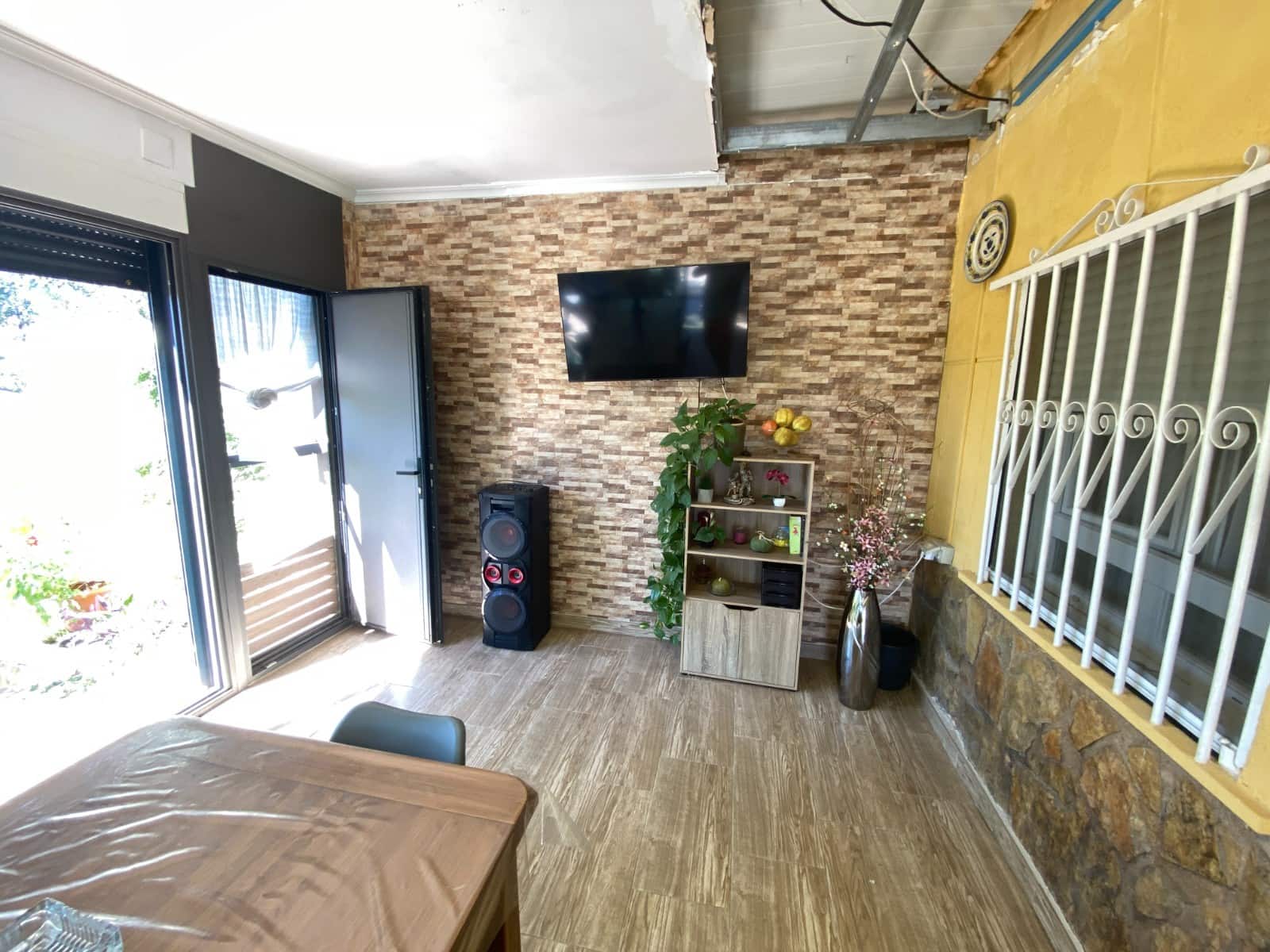 4 sypialnia Finka/Dom wiejski na sprzedaż w Sax z basenem garażem - 239 995 € (Ref: 10175267)