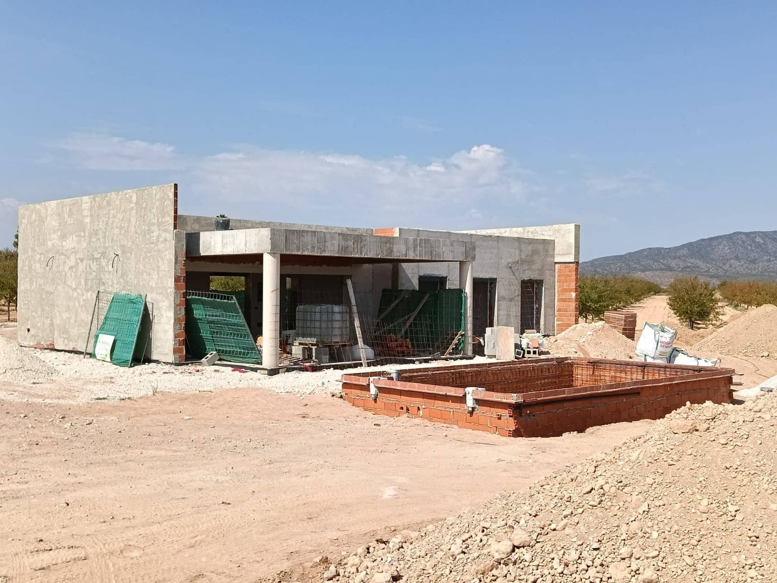 3 soveværelse Finca/Landehus til salg i Pinoso med swimmingpool - € 390.000 (Ref: 10175272)