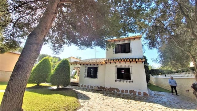 4 soveværelse Villa til salg i Torrevieja med swimmingpool - € 799.995 (Ref: 7290008)