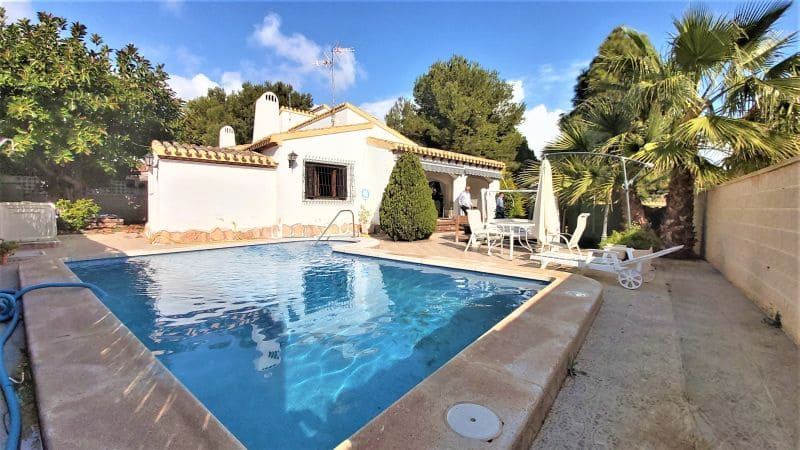 4 soveværelse Villa til salg i Torrevieja med swimmingpool - € 799.995 (Ref: 7290008)
