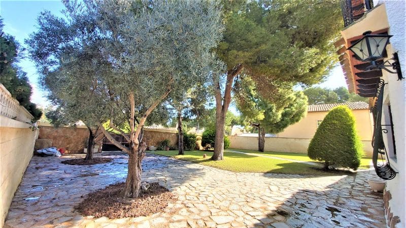 4 soveværelse Villa til salg i Torrevieja med swimmingpool - € 799.995 (Ref: 7290008)