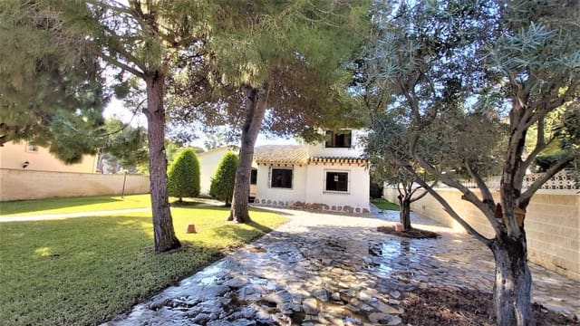 4 soveværelse Villa til salg i Torrevieja med swimmingpool - € 799.995 (Ref: 7290008)