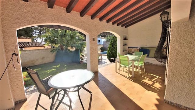 4 soveværelse Villa til salg i Torrevieja med swimmingpool - € 799.995 (Ref: 7290008)