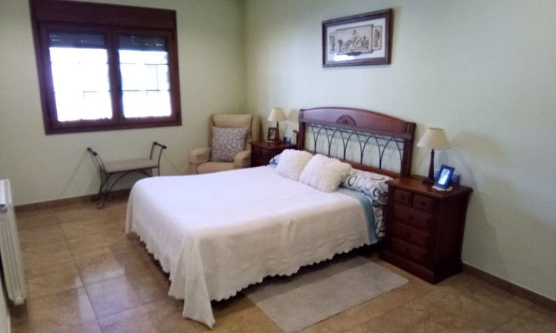 4 bedroom Villa for sale in Pilar de la Horadada with garage - € 367,500 (Ref: 8160515)