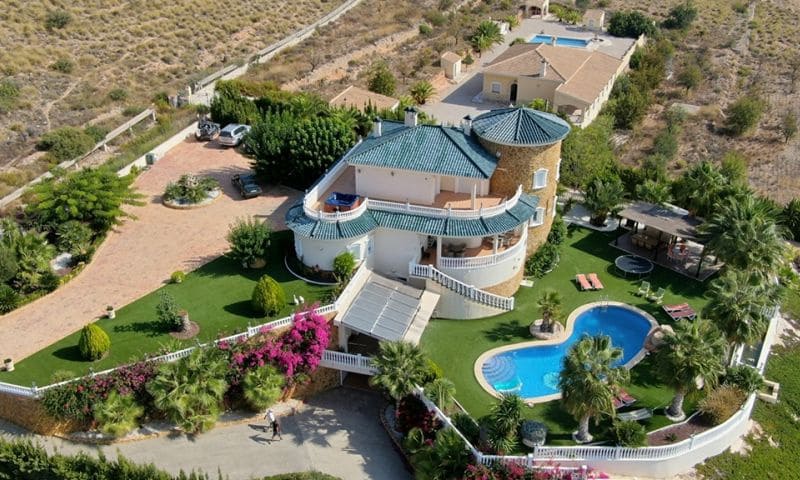 5 bedroom Villa for sale in Hondon de las Nieves with pool - € 1,299,999 (Ref: 8674487)