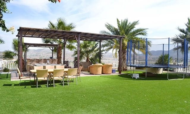 5 bedroom Villa for sale in Hondón de las Nieves with pool - € 1,299,999 (Ref: 8674487)