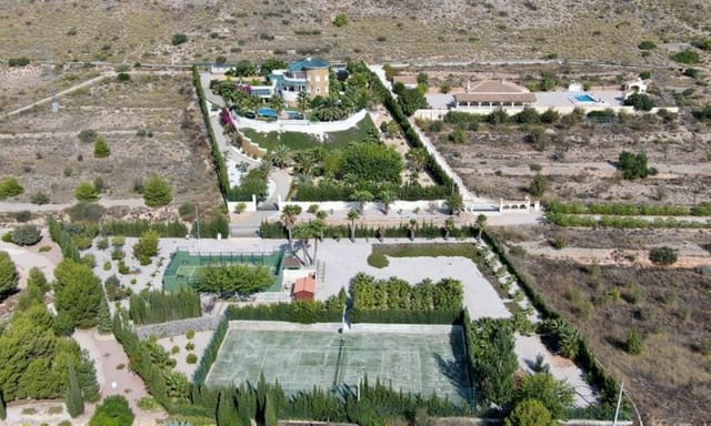 5 bedroom Villa for sale in Hondón de las Nieves with pool - € 1,299,999 (Ref: 8674487)