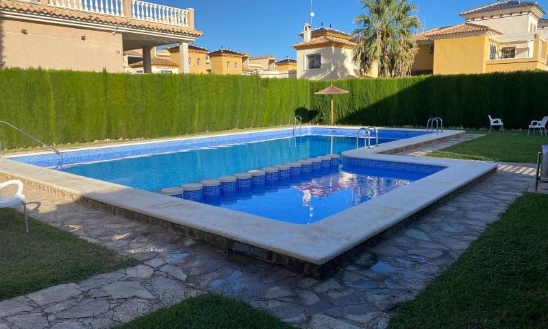 3 quarto Moradia para venda em Orihuela Costa com piscina - 324 995 € (Ref: 8685077)