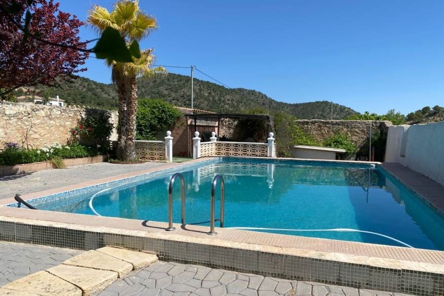 6 Zimmer Finca/Landgut zu verkaufen in Monovar / Monover mit Pool - 250.000 € (Ref: 8750922)