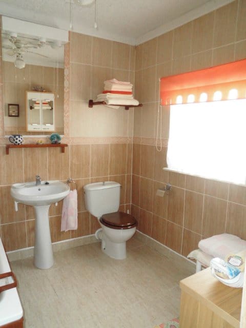 3 sypialnia Finka/Dom wiejski na sprzedaż w Canada de la Lena z basenem garażem - 170 000 € (Ref: 8750929)