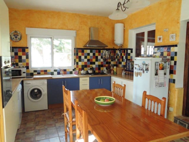3 sypialnia Finka/Dom wiejski na sprzedaż w Canada de la Lena z basenem garażem - 170 000 € (Ref: 8750929)